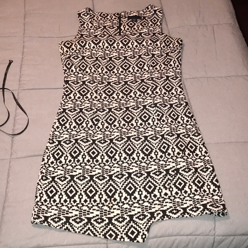 Tribal print stretch sheath dress EUC